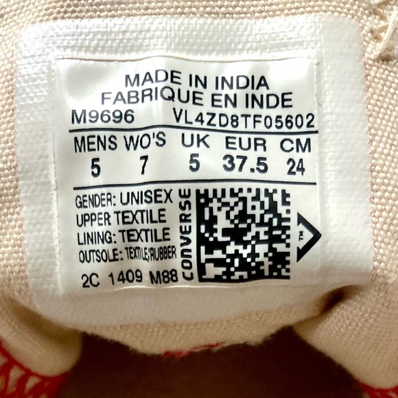 Converse: Red canvas unisex low top sneakers. M’s-7/W’s-5.  Fit like women’s 6. - Picture 8 of 9